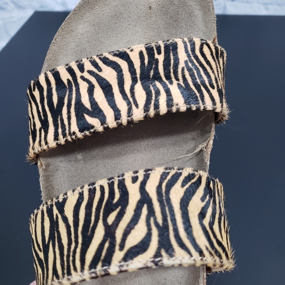Express Calf Hair zebra sandals 7 - Picture 6 of 12